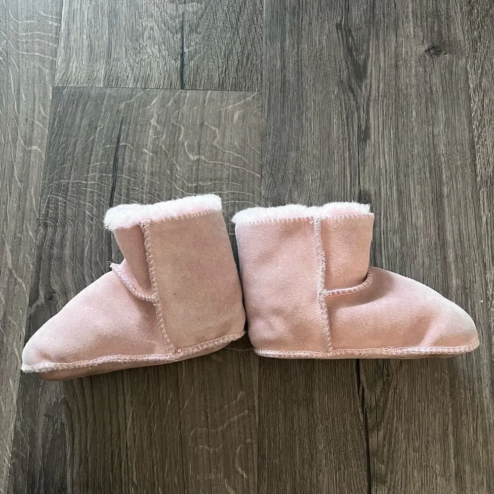 UGG Unisex-Baby Erin Boot size Large infant 18-24 m